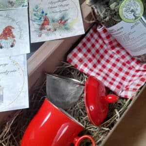 UPOMINEK PREZENT zestaw herbata ziołowa BUKIET DLA SKOŁATANYCH NERWÓW+ kubek z zaparzaczem czerwony + GRATIS