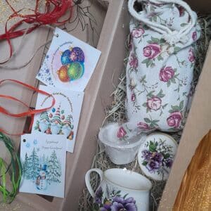 UPOMINEK PREZENT zestaw herbata ziołowa CUDNY BUKIET + kubek z zaparzaczem bratki + GRATIS